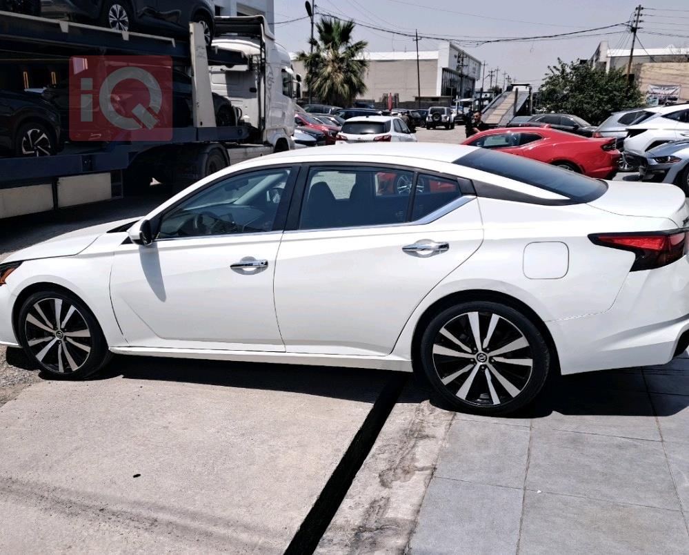 نيسان ألتيما